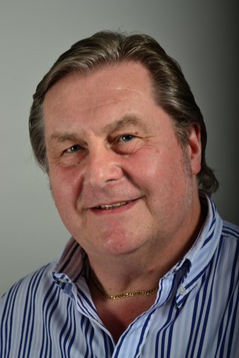 Photo_of_Councillor_John_Burmicz.JPG